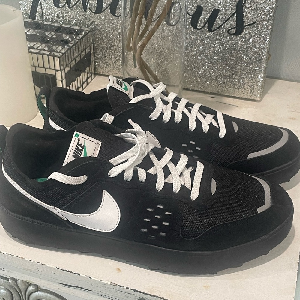 Nike Men's Black and White Sneakers with Green Accents